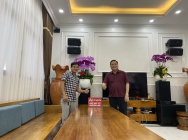 Bàn giao nội thất cho thầy Nguyên Đức Quốc - Chủ tịch TĐGDQT Nam Việt
