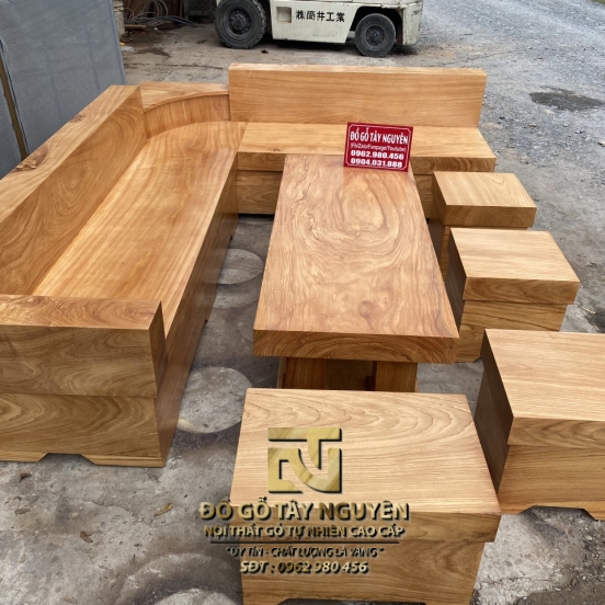 Hoàn thiện bộ sofa góc chữ L nguyên khối cho khách đi hội chợ